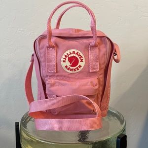 Fjallraven Kanken mini bag
